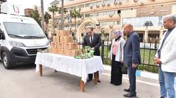 توزيع 837 كرتونة مواد غذائية على الأسر الأولى بالرعاية في مطروح