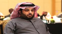 تركي آل الشيخ ينشر صورة له بجهاز تنفس معلقا: "أدعو لي"