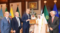 أمير الكويت يتسلم شهادة تقدير البنك الدولي كرائد للعمل التنموي العالمي