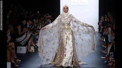 مصممة إندونيسية تطلق ملابس محجبات لربيع 2017 في نيويورك