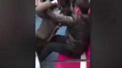 بالفيديو| عراك عنيف بين شابين في المترو