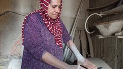 أصل الصنعة| «أمل» لسه بتحلم رغم الخطر.. 35 سنة إيدها على حجر السكاكين