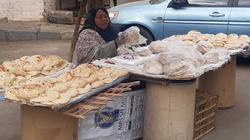 «رضا» بائعة الخبز تحلم بالراحة بعد 27 سنة شغل: «اتولدت في السوق»
