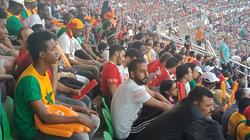 بالصور| تزايد أعداد الجماهير في استاد الدفاع الجوي قبل لقاء الجزائر والسنغال