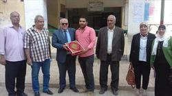 "أنقذ تلميذ قبل سقوطه من شباك مدرسة".. تكريم محمد بمصحف وشهادة تقدير
