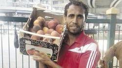 الأول عالمياً فى «كرة الصم».. إيطاليا كرمته.. وفى مصر: «بيبيع فاكهة»