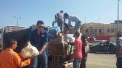 شركات بترول توزع مساعدات لمتضرري السيول برأس غارب