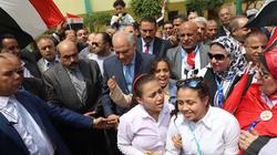 محافظ الجيزة يتفقد لجان الاستفتاء بمدرسة أم المؤمنين في العمرانية