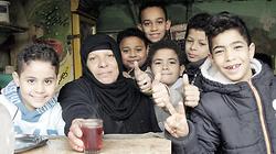 كوباية شاى من إيدين «نعمة» تعدل مزاج السواقين: بينى وبين ربنا عمار