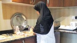 العاملات بالمنازل.. "يزرعن ويحصدن الشوك"