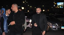 تامر حسني يرفض التصوير سيلفي في عزاء هيثم أحمد زكي