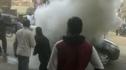 فيديو.. سائق توكتوك يشعل النيران في سيارة بعد حادث بالمنوفية