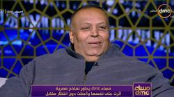 محمد الدقاق تاجر ملابس يعطي الفقراء الملابس بالمجان في المطرية