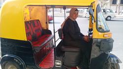«مرزوقة» أول سائقة توك توك بالإسكندرية: «تحلم بوظيفة وبطاقة تموين»