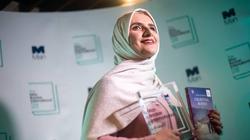 «سيدات القمر».. قصة رواية منحت عمانية لقب أول فائزة عربية بـ«البوكر»
