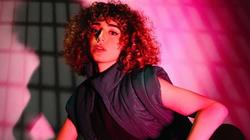 مغنية البوب العالمية شانا تعود بأغنية «Walk That Walk».. رسالة جريئة