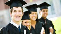 أولياء أمور طلاب الدبلومة الأمريكية: فرصهم للالتحاق بالجامعات راحت
