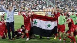 بالفيديو| بكاء معلق رياضي سوري بعد هدف بلاده وتأهلها لكأس العالم