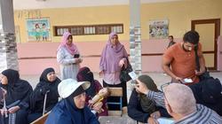 الكشف على 50 حالة في قافلة طبية بالسويس
