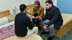 «تامر» من «مدمن سابق» إلى «متطوع» لمساعدة المرضى: «حاسس بيهم»