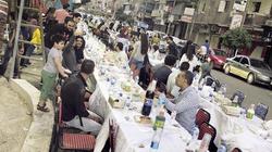 حفل إفطار جماعى لسكان شارع فى طنطا: «هات طبقك وتعالى»