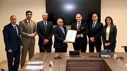 وزير الصناعة يتسلم شهادة المواصفة القياسية الدولية الممنوحة لمركز التدريب