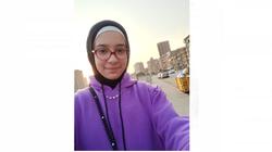 «رحمة» تبدع في صناعة حقائب الخرز ببنها.. رائدة أعمال من صغرها