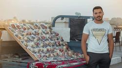 «أخلاقنا الجميلة».. «محمد» يبيع أطباق الفاكهة لطلاب المدارس بـ5 جنيهات