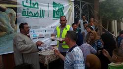 سباق الجمعيات الخيرية للفوز بـ"ثواب الأضحية": ذبح وتعبئة وتوزيع