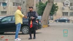 بكى من الفرحة.. حياة كريمة تهدي بائعا 100 ألف جنيه