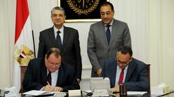 مدبولي وشاكر يشهدان توقيع اتفاقية تطوير 45 منطقة عشوائية في 15 محافظة