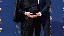 بالصور| "رومانسية وتلقائية".. أبرز لقطات الثنائيات على السجادة الحمراء بحفل Emmy
