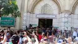 وسط تدافع جماهيري.. صلاة الجنازة على جثمان طلعت زكريا بمسجد العمري