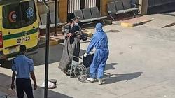 "الابن البار".. أصر على حمل أمه المصابة بكورونا ولم يخشَ المرض