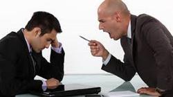 مابيعرفش يتعامل.. 4 صفات تكشف نقاط ضعف المدير العصبي