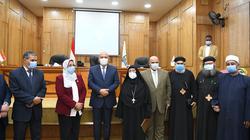 محافظ قنا يكرم الأمهات المثاليات: «يضيئون الطريق أمامنا»