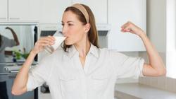 مشروب بسيط يحميك من هشاشة العظام بعد الأربعين