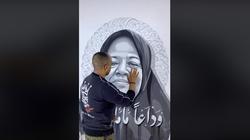 فيديو.. فنان موهوب يخلد ذكرى "ماما سناء" على أحد الجدران