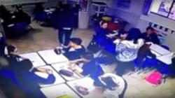 بالفيديو| طالب يطلق النار على معلمته وزملائه في المدرسة