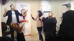 كوميديا «التنمية البشرية»: دورات للمطلقات وتمارين لصناعة النجوم