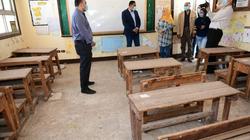 فيديو.. محافظ الدقهلية يعزل مديرة مدرسة بسبب النظافة "طلب منها خلع شباك"