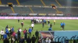 النيابة تستدعي مصورا صحفيا اتهم لاعبي الزمالك بـ"ضربه": "خدوا تليفوني"