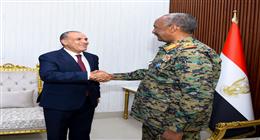 بتوجيهات رئاسية.. وزير الخارجية يلتقي رئيس مجلس السيادة السوداني الانتقالي