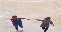 السماء تحتفل مع غزة.. أمطار الفرح تغسل أوجاع الفلسطينيين في توقيت استثنائي «فيديو»