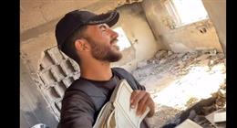  «ذلك الفوز العظيم».. شاب فلسطيني يعثر على «رسالة من القرآن» تحت ركام منزله بعد عودته