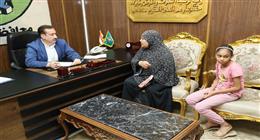 صرف مساعدات مالية ومواد غذائية لعدد من الأسر الأولى بالرعاية في المنوفية