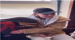 غاب عن عائلته 23 عامًا.. مشهد مؤثر لأسير فلسطيني يحتضن أسرته بعد الإفراج عنه