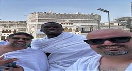 بول بوجبا ينشر صوره أثناء أداء مناسك العمرة