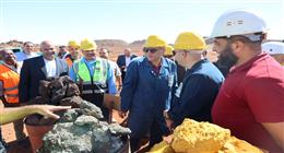 محافظ الجيزة يشيد بجهود العاملين في مناجم شركة الحديد والصلب بالواحات البحرية