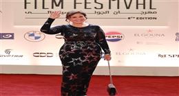 بعد ظهورها في مهرجان الجونة السنيمائي.. سعر فستان الفنانة إلهام شاهين
